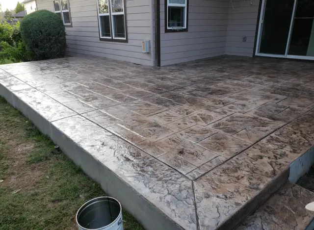 Stamped concrete backyard patio with stone pattern in Gresham OR – Glorious Stone Construction
